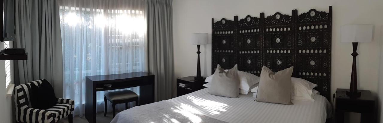 Rosebank Lodge Guesthouse By Claires Johannesburg Bagian luar foto