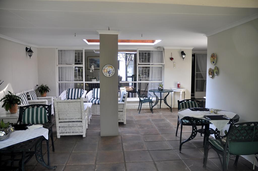 Rosebank Lodge Guesthouse By Claires Johannesburg Bagian luar foto