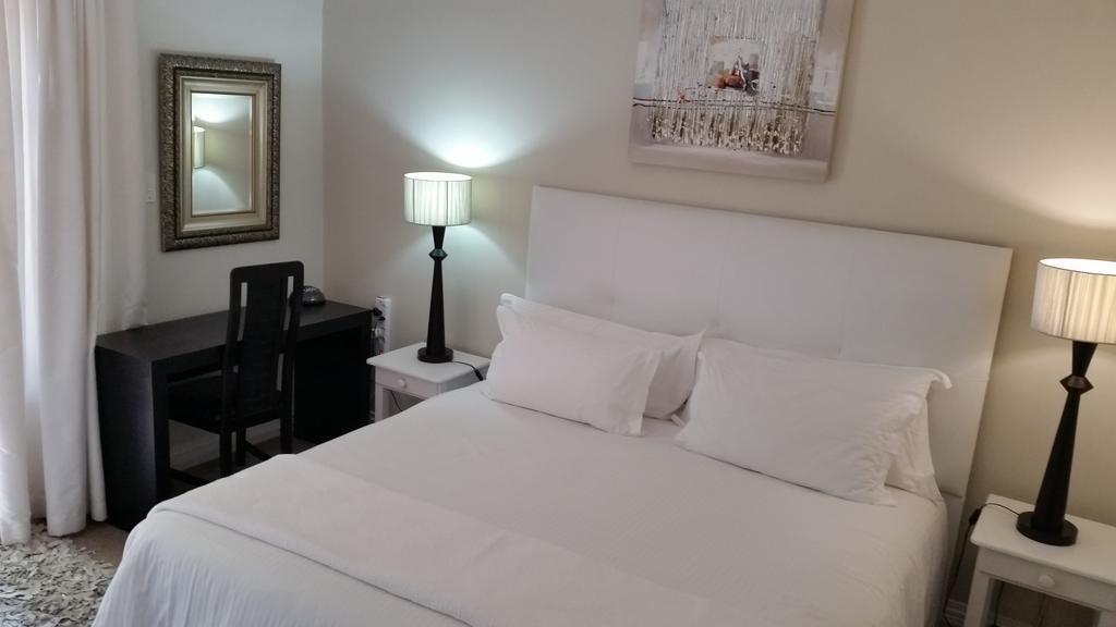 Rosebank Lodge Guesthouse By Claires Johannesburg Bagian luar foto