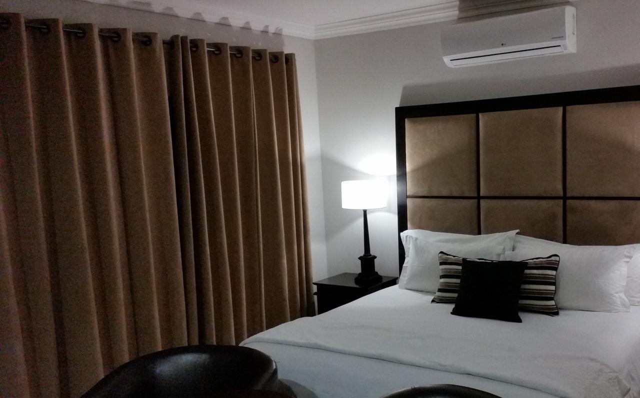 Rosebank Lodge Guesthouse By Claires Johannesburg Bagian luar foto